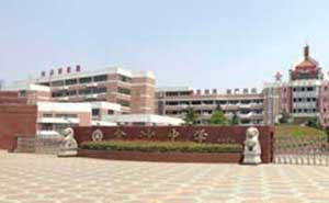 南通市通州區(qū)金沙中學(xué)伸縮門案例 - 中出網(wǎng)-智能出入口與停車充電門戶