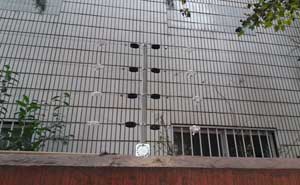 西安武警工程大學(xué)電子圍欄周界防盜案例 - 中出網(wǎng)-智能出入口與停車充電門戶