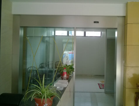 合肥市淝河路自動門案例 - 中出網(wǎng)-智能出入口與停車充電門戶