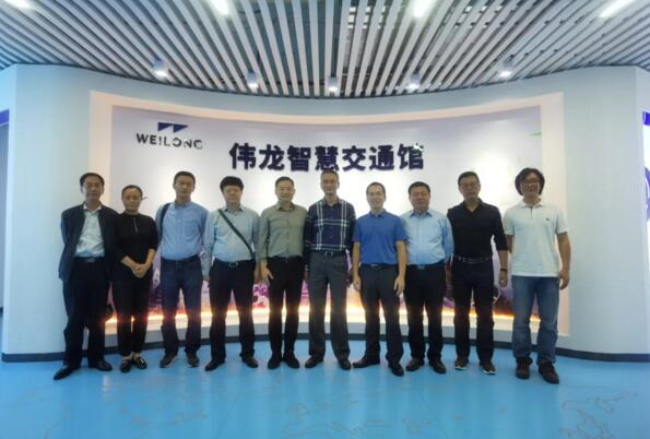 上海寶山區(qū)區(qū)委常委、副區(qū)長蘇平一行 蒞臨偉龍科技參觀指導