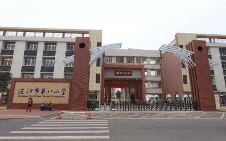 湛江出安智能電動(dòng)伸縮門入選湛江市第八小學(xué)