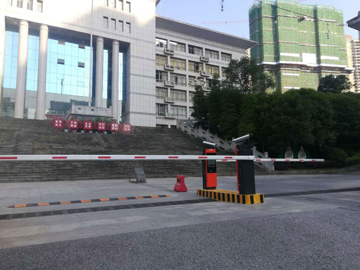 郴州市林業(yè)局車牌識別系統(tǒng)、伸縮門、道閘、崗?fù)すこ贪惭b